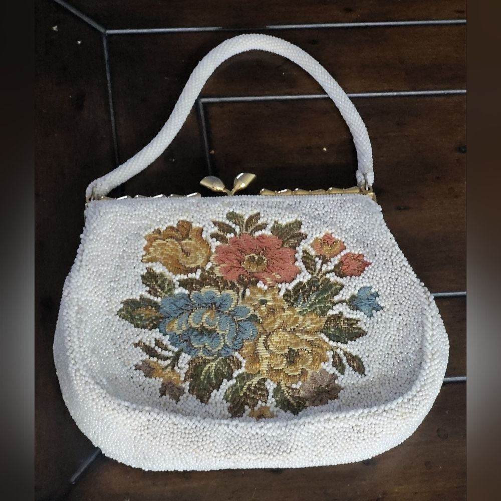 Vintage 1950's Style Handbag, Kiss Closure